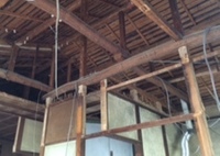 ビフォー：内部壁、天井解体。